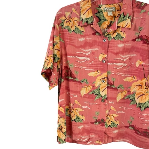 Tommy Bahama Women's Medium Silk Tropical Print Short Sleeve Button-down Shirt - Picture 2 of 15
